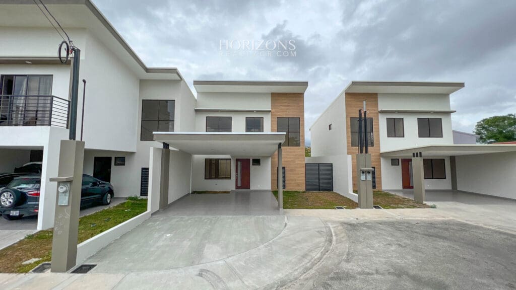 ¡Estrena Su Hogar! Casa De Dos Niveles En Condominio Familiar Con Todas Las Comodidades 3 Dormitorios Nja1101
