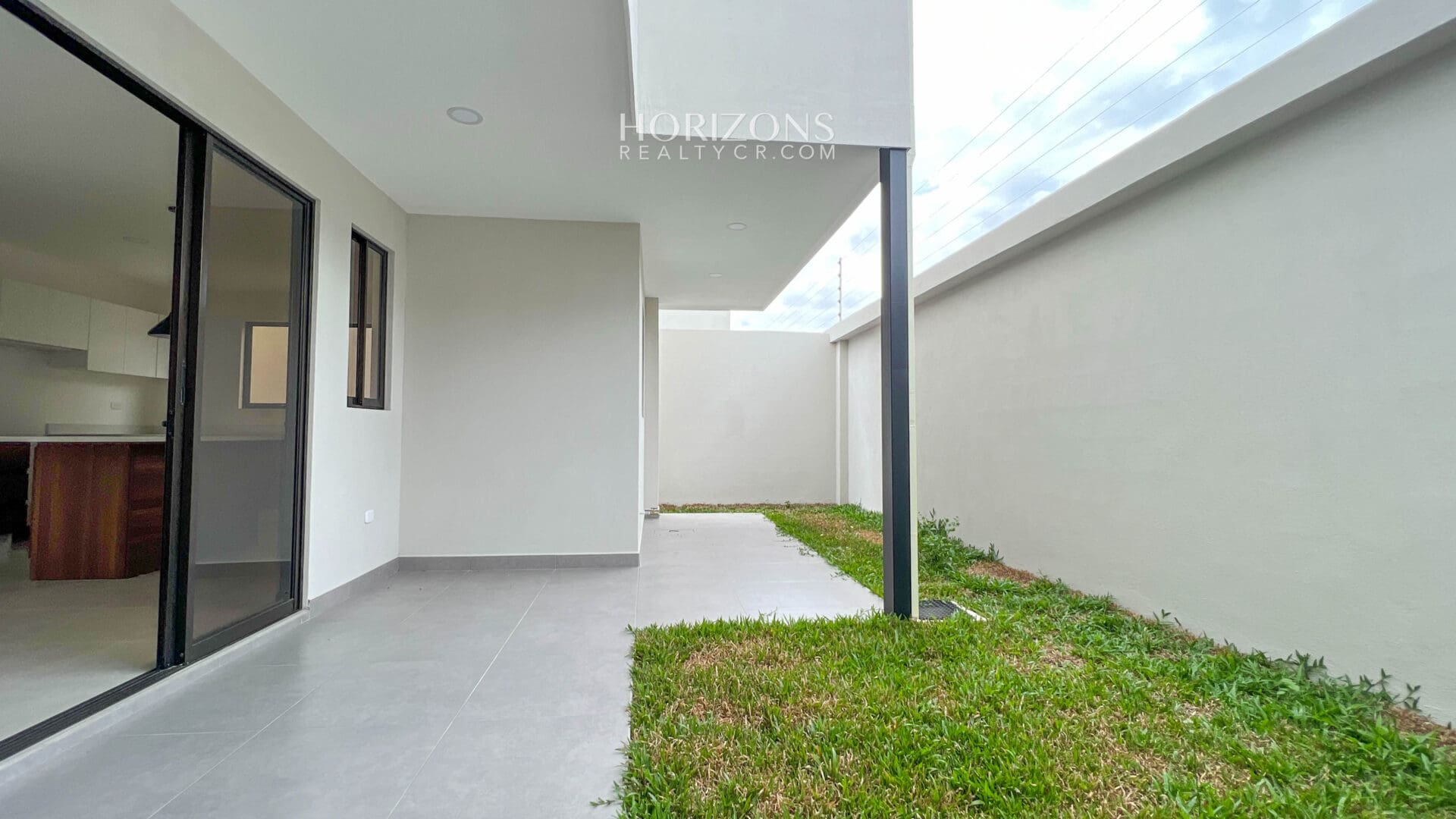 ¡Estrena su hogar! Casa de dos niveles en condominio familiar con todas las comodidades 3 Dormitorios nja1101