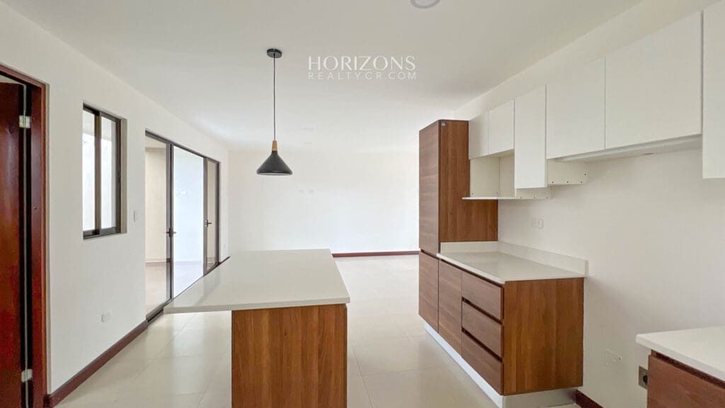 ¡Estrena su hogar! Casa de dos niveles en condominio familiar con todas las comodidades 3 Dormitorios nja1101