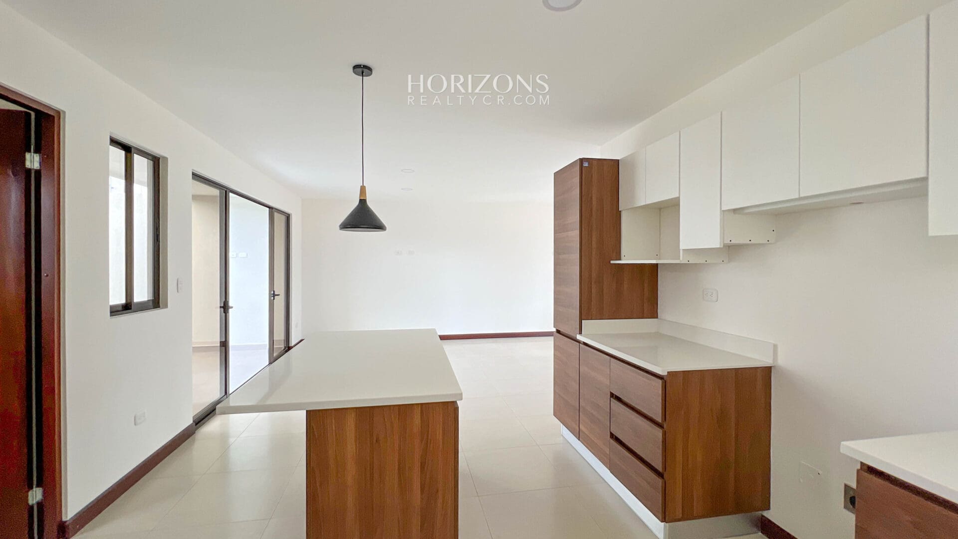 ¡Estrena su hogar! Casa de dos niveles en condominio familiar con todas las comodidades 3 Dormitorios nja1101