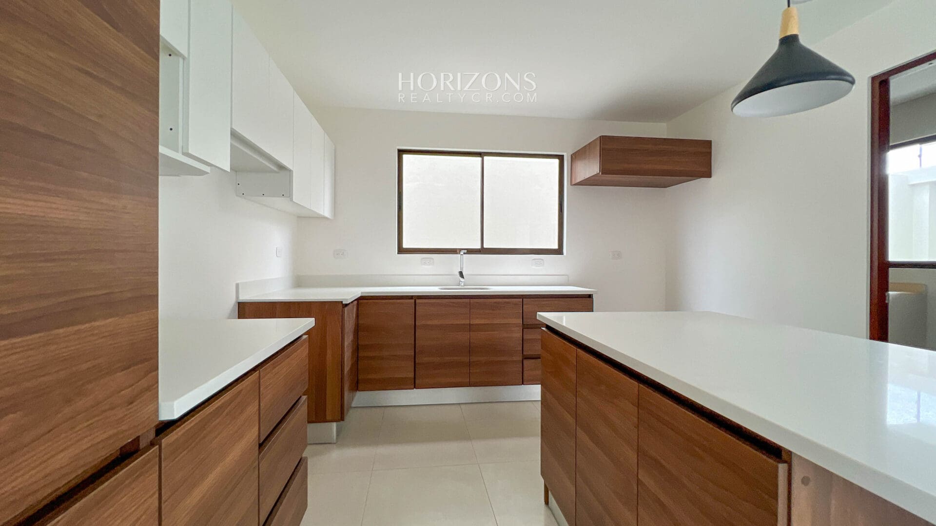 ¡Estrena su hogar! Casa de dos niveles en condominio familiar con todas las comodidades 3 Dormitorios nja1101