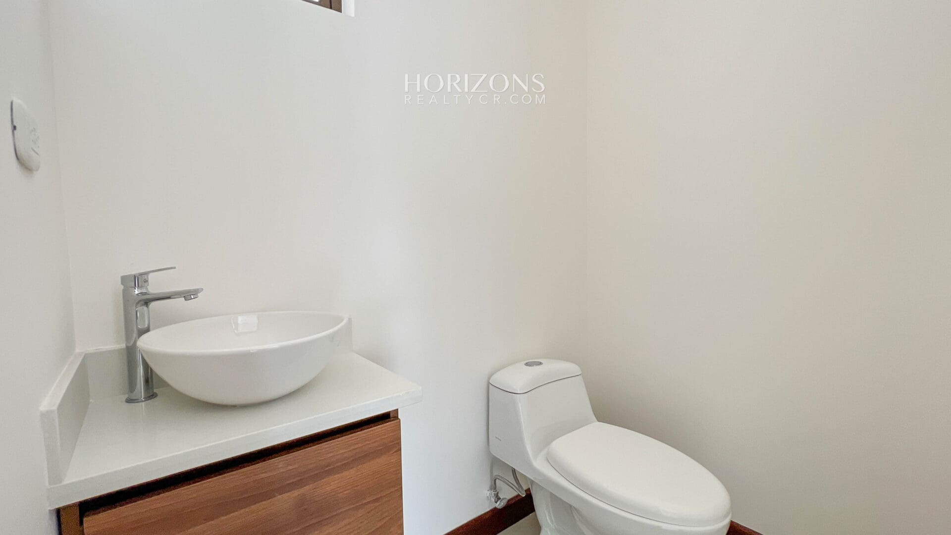 ¡Estrena su hogar! Casa de dos niveles en condominio familiar con todas las comodidades 3 Dormitorios nja1101