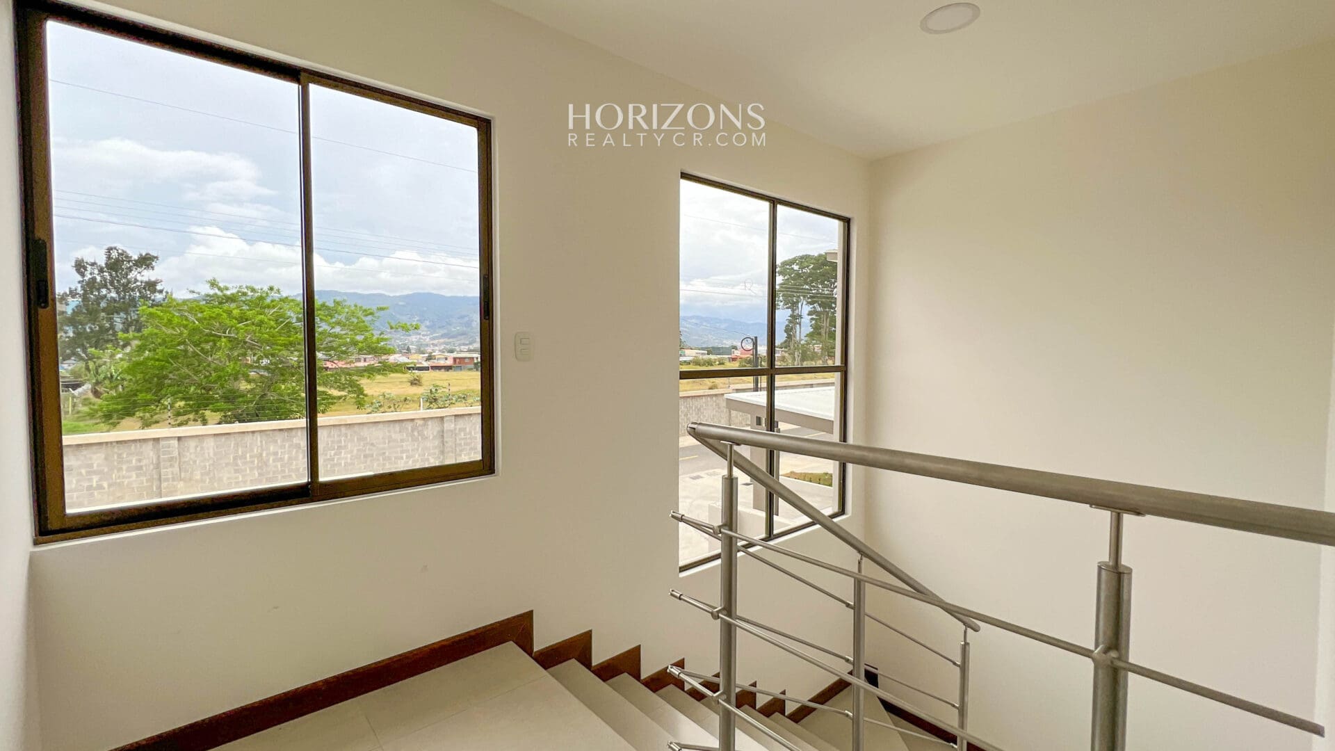 ¡Estrena su hogar! Casa de dos niveles en condominio familiar con todas las comodidades 3 Dormitorios nja1101