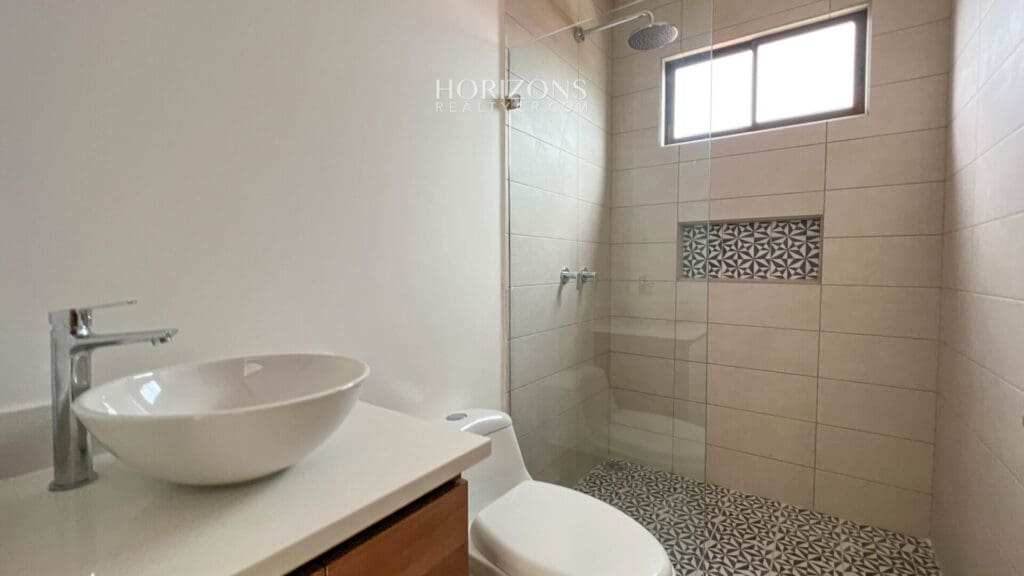 ¡Estrena su hogar! Casa de dos niveles en condominio familiar con todas las comodidades 3 Dormitorios nja1101