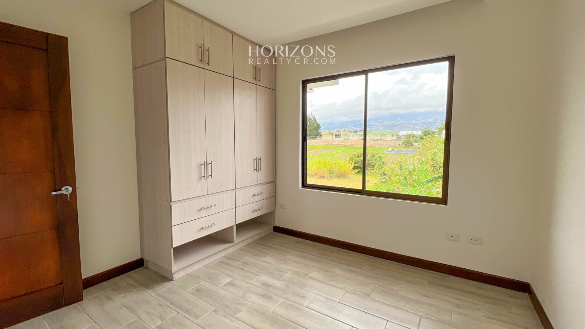 ¡Estrena su hogar! Casa de dos niveles en condominio familiar con todas las comodidades 3 Dormitorios nja1101