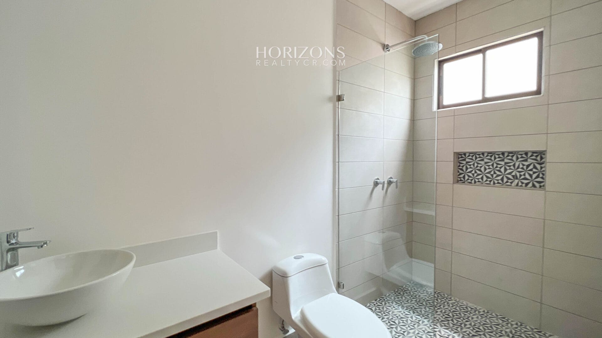 ¡Estrena su hogar! Casa de dos niveles en condominio familiar con todas las comodidades 3 Dormitorios nja1101