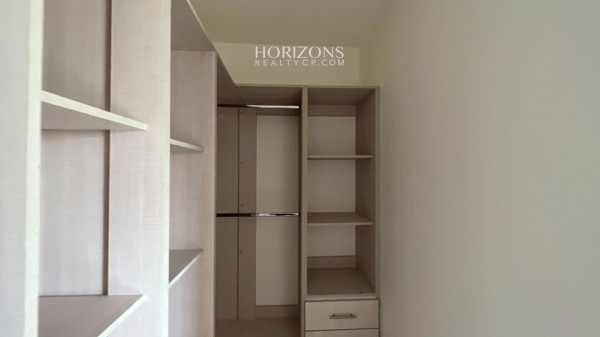 ¡Estrena su hogar! Casa de dos niveles en condominio familiar con todas las comodidades 3 Dormitorios nja1101