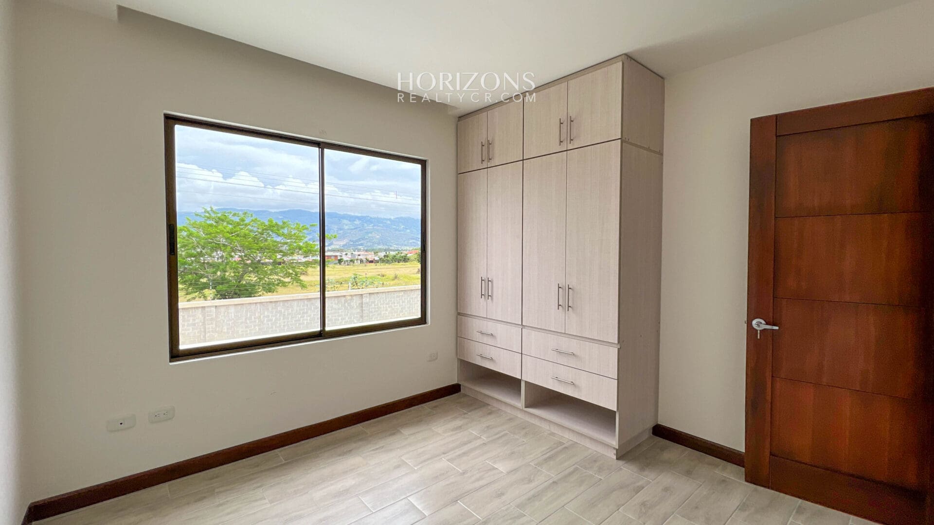 ¡Estrena su hogar! Casa de dos niveles en condominio familiar con todas las comodidades 3 Dormitorios nja1101