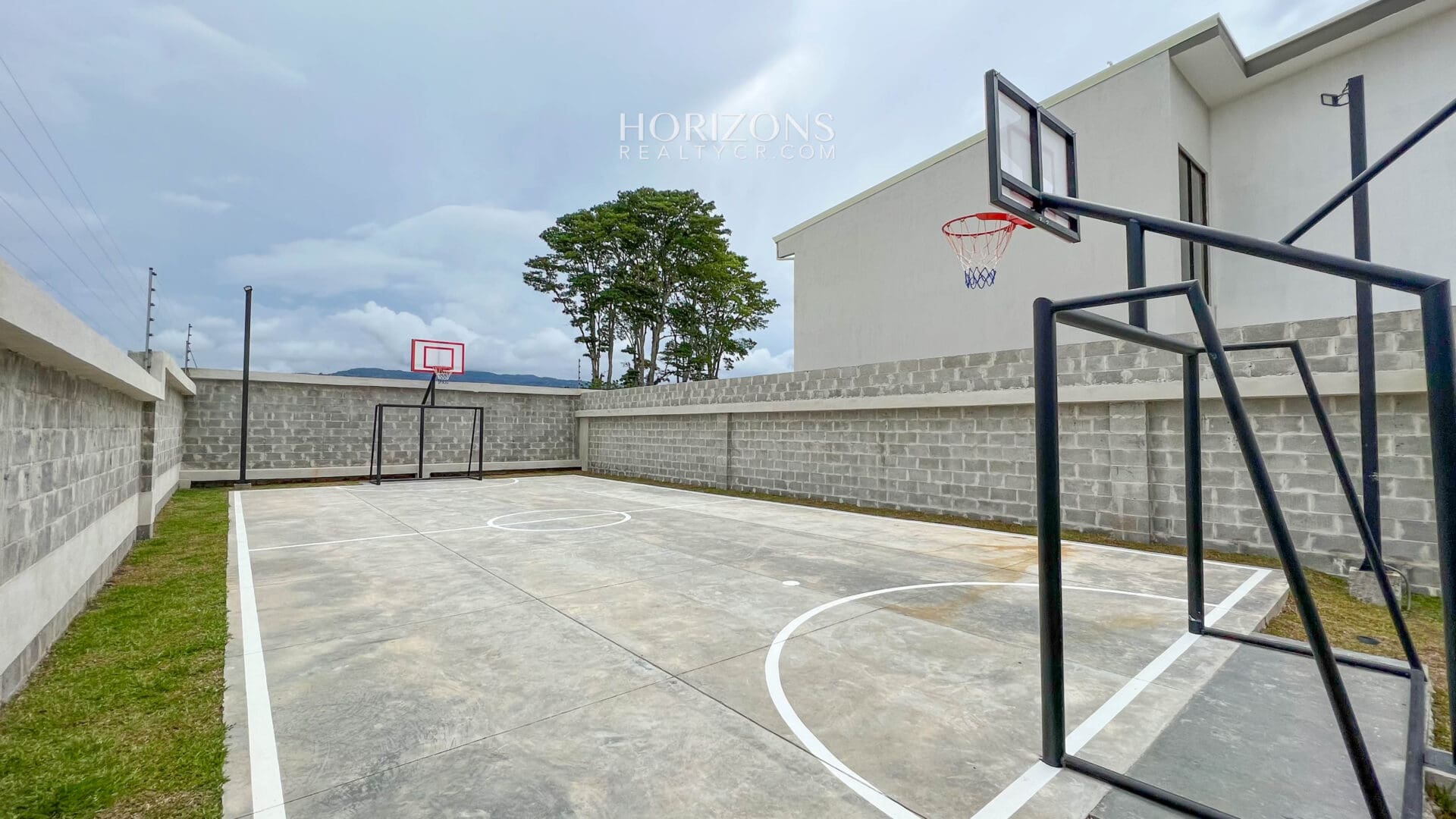 ¡Estrena su hogar! Casa de dos niveles en condominio familiar con todas las comodidades 3 Dormitorios nja1101