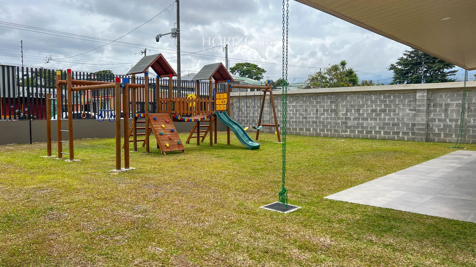 ¡Estrena su hogar! Casa de dos niveles en condominio familiar con todas las comodidades 3 Dormitorios nja1101