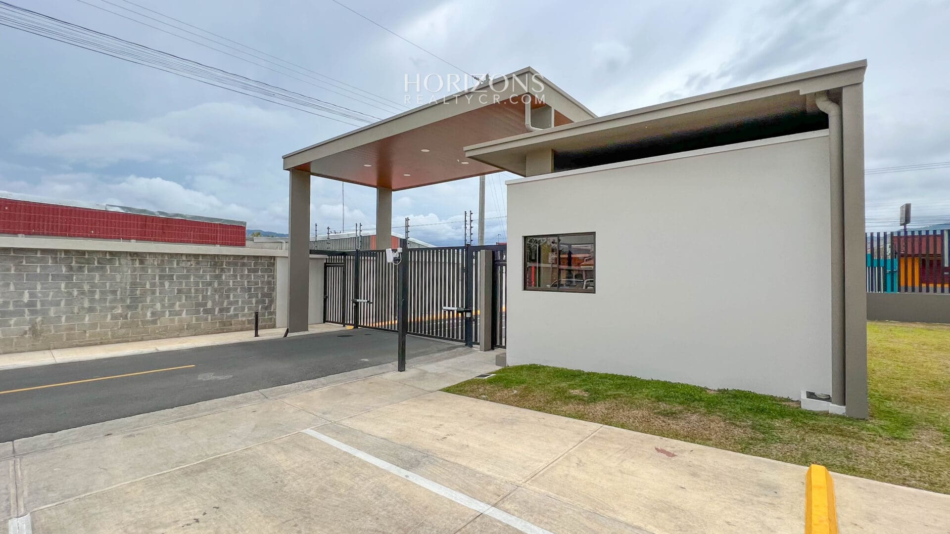 ¡Estrena su hogar! Casa de dos niveles en condominio familiar con todas las comodidades 3 Dormitorios nja1101