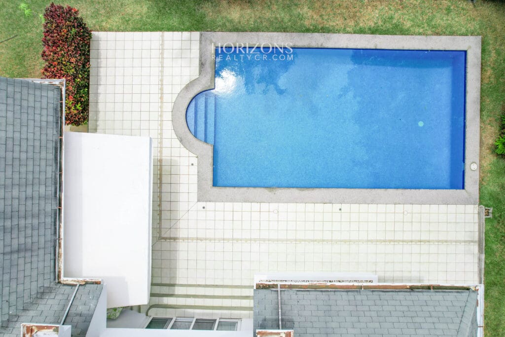 Hermosa Casa Con Piscina y 4 Habitaciones en Hacienda Los Reyes La Guácima njr50