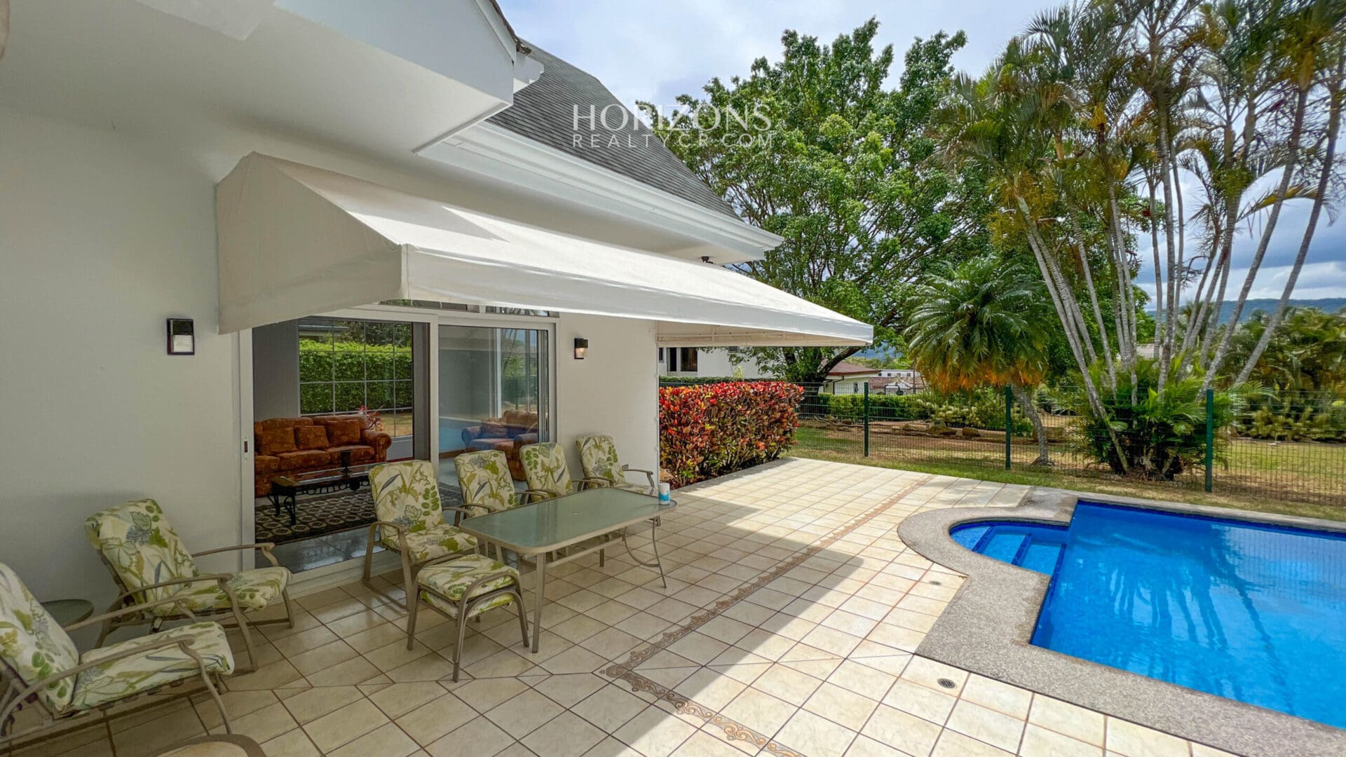 Hermosa Casa Con Piscina y 4 Habitaciones en Hacienda Los Reyes La Guácima njr50