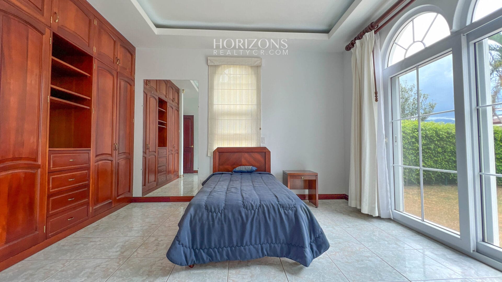 Hermosa Casa Con Piscina y 4 Habitaciones en Hacienda Los Reyes La Guácima njr50
