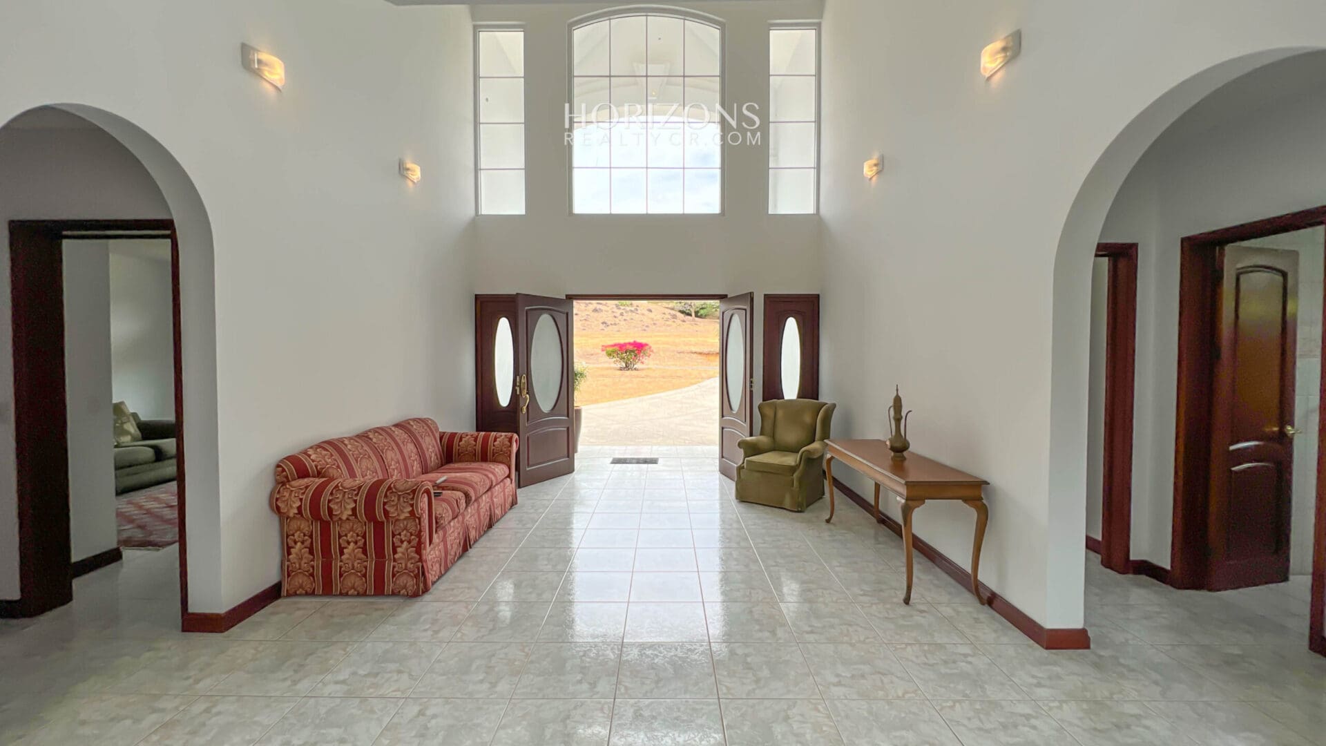 Hermosa Casa Con Piscina y 4 Habitaciones en Hacienda Los Reyes La Guácima njr50