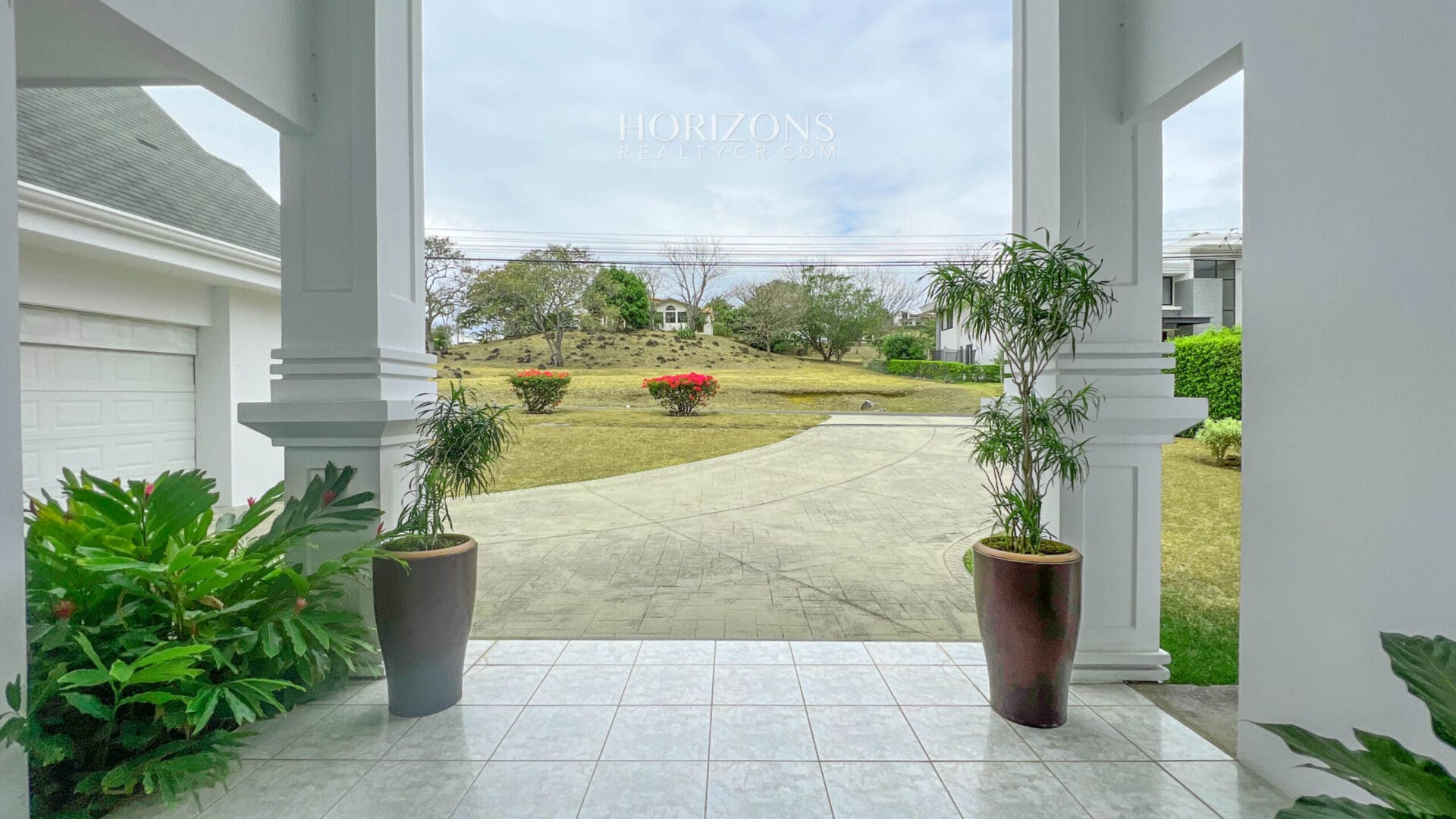 Hermosa Casa Con Piscina y 4 Habitaciones en Hacienda Los Reyes La Guácima njr50