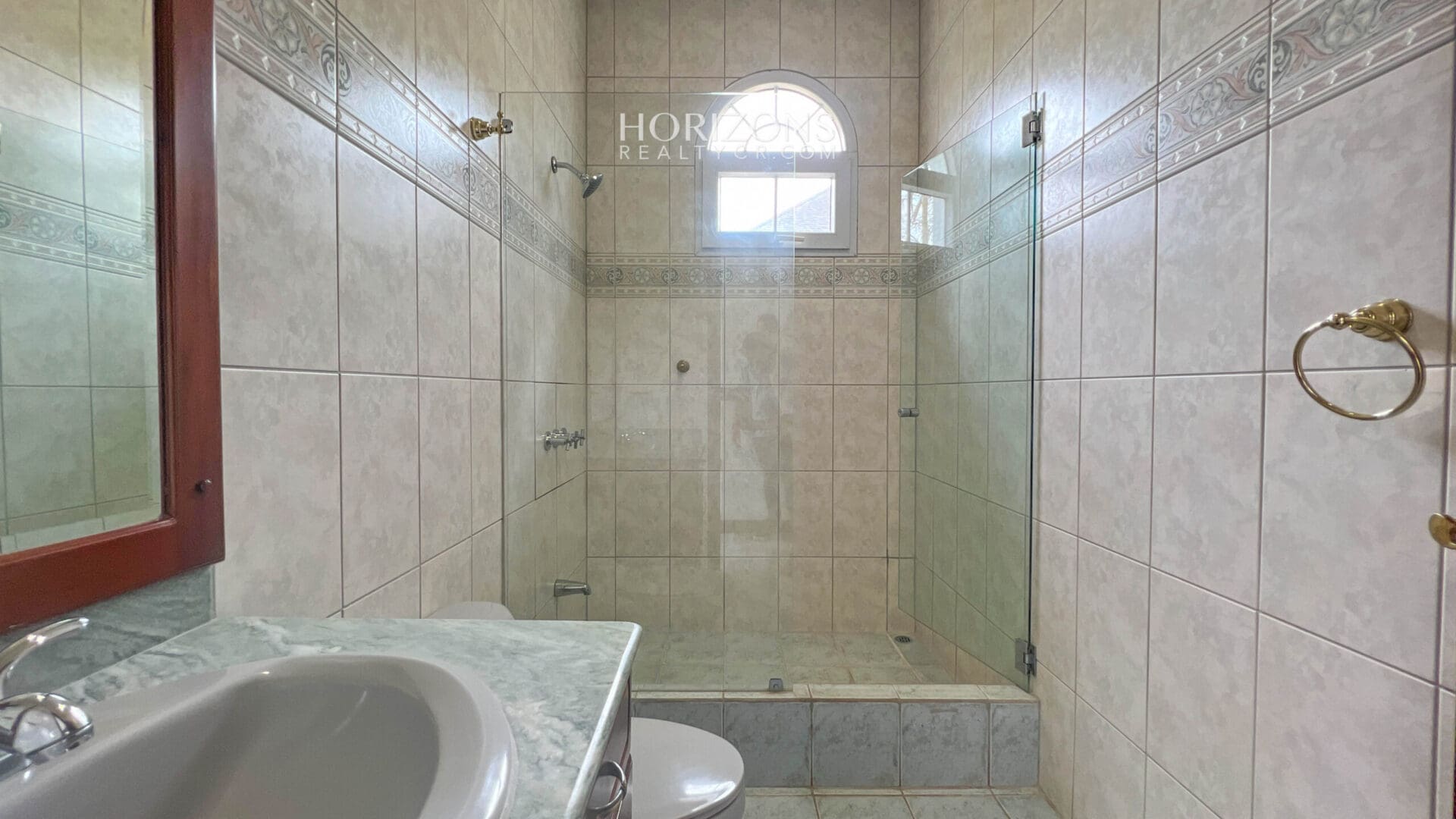 Hermosa Casa Con Piscina y 4 Habitaciones en Hacienda Los Reyes La Guácima njr50