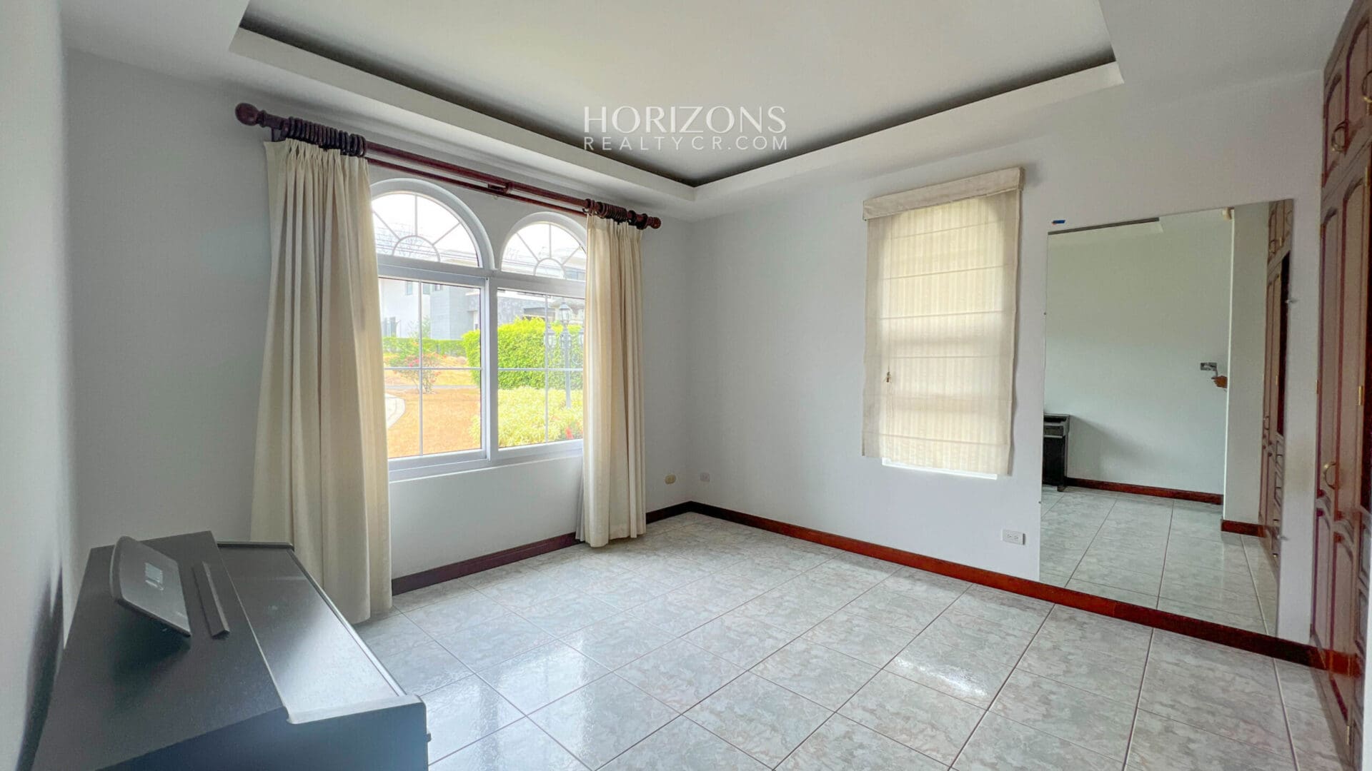 Hermosa Casa Con Piscina y 4 Habitaciones en Hacienda Los Reyes La Guácima njr50
