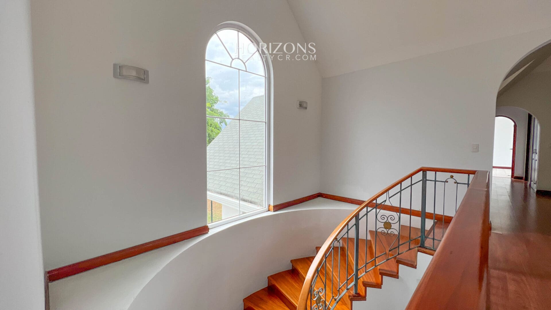 Hermosa Casa Con Piscina y 4 Habitaciones en Hacienda Los Reyes La Guácima njr50