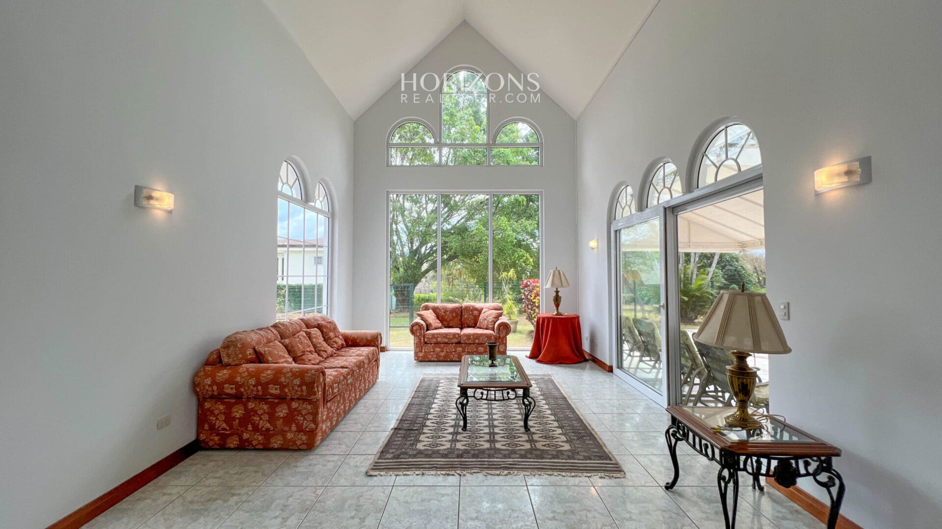 Hermosa Casa Con Piscina y 4 Habitaciones en Hacienda Los Reyes La Guácima njr50