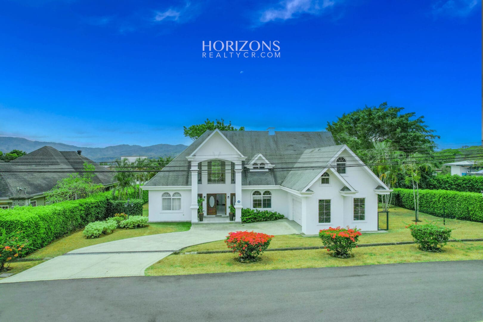 Hermosa Casa Con Piscina y 4 Habitaciones en Hacienda Los Reyes La Guácima njr50