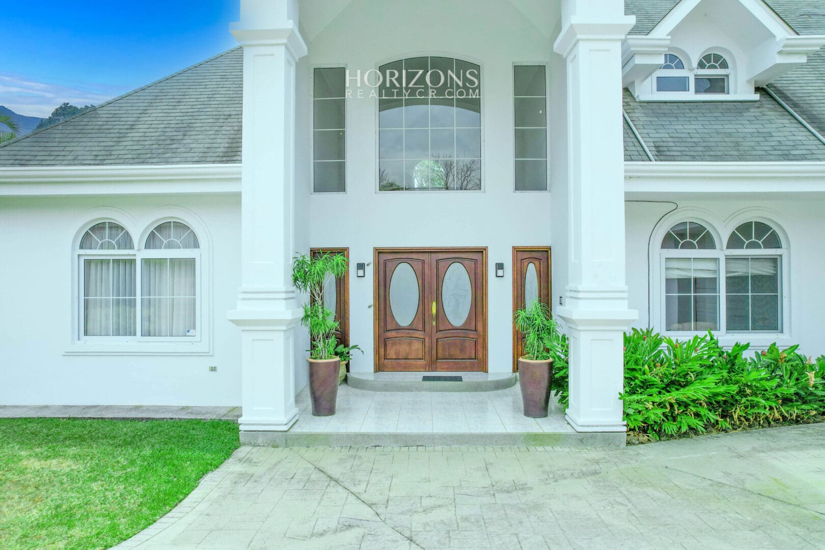 Hermosa Casa Con Piscina y 4 Habitaciones en Hacienda Los Reyes La Guácima njr50