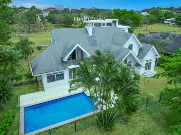 Hermosa Casa Con Piscina Y 4 Habitaciones En Hacienda Los Reyes La Guácima Njr50