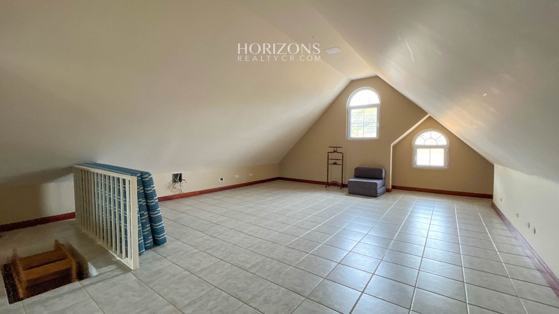Hermosa Casa Con Piscina y 4 Habitaciones en Hacienda Los Reyes La Guácima njr50