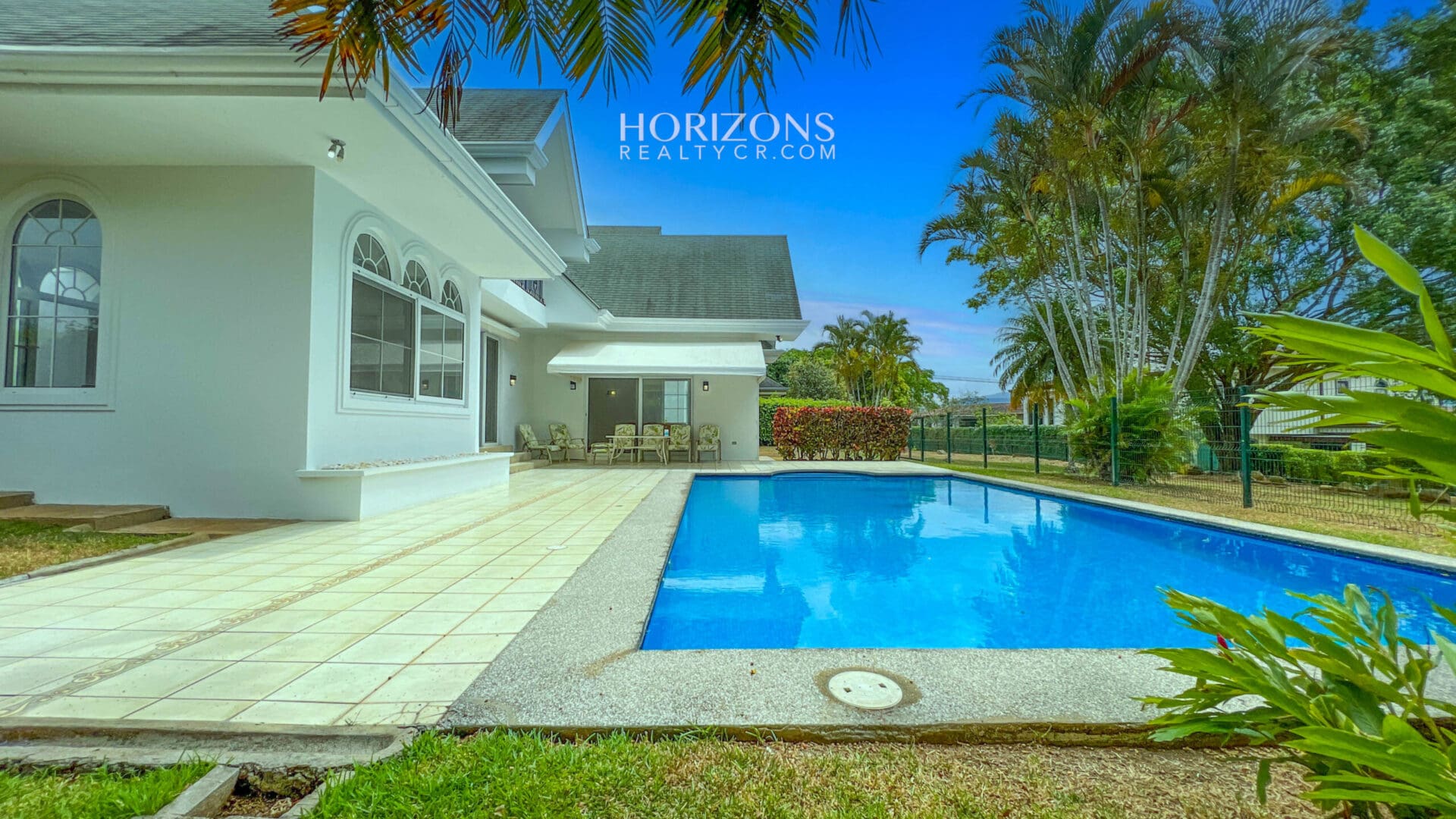 Hermosa Casa Con Piscina y 4 Habitaciones en Hacienda Los Reyes La Guácima njr50