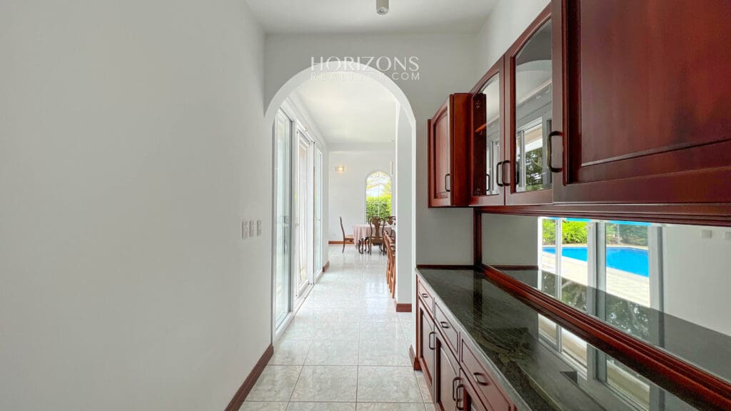 Hermosa Casa Con Piscina y 4 Habitaciones en Hacienda Los Reyes La Guácima njr50