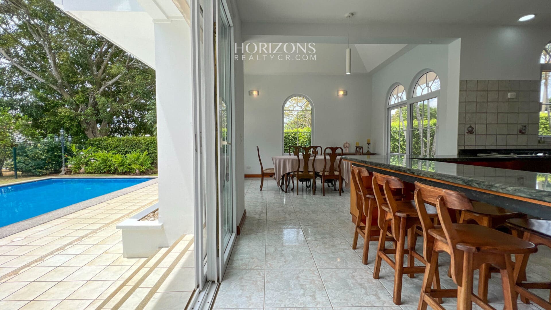 Hermosa Casa Con Piscina y 4 Habitaciones en Hacienda Los Reyes La Guácima njr50
