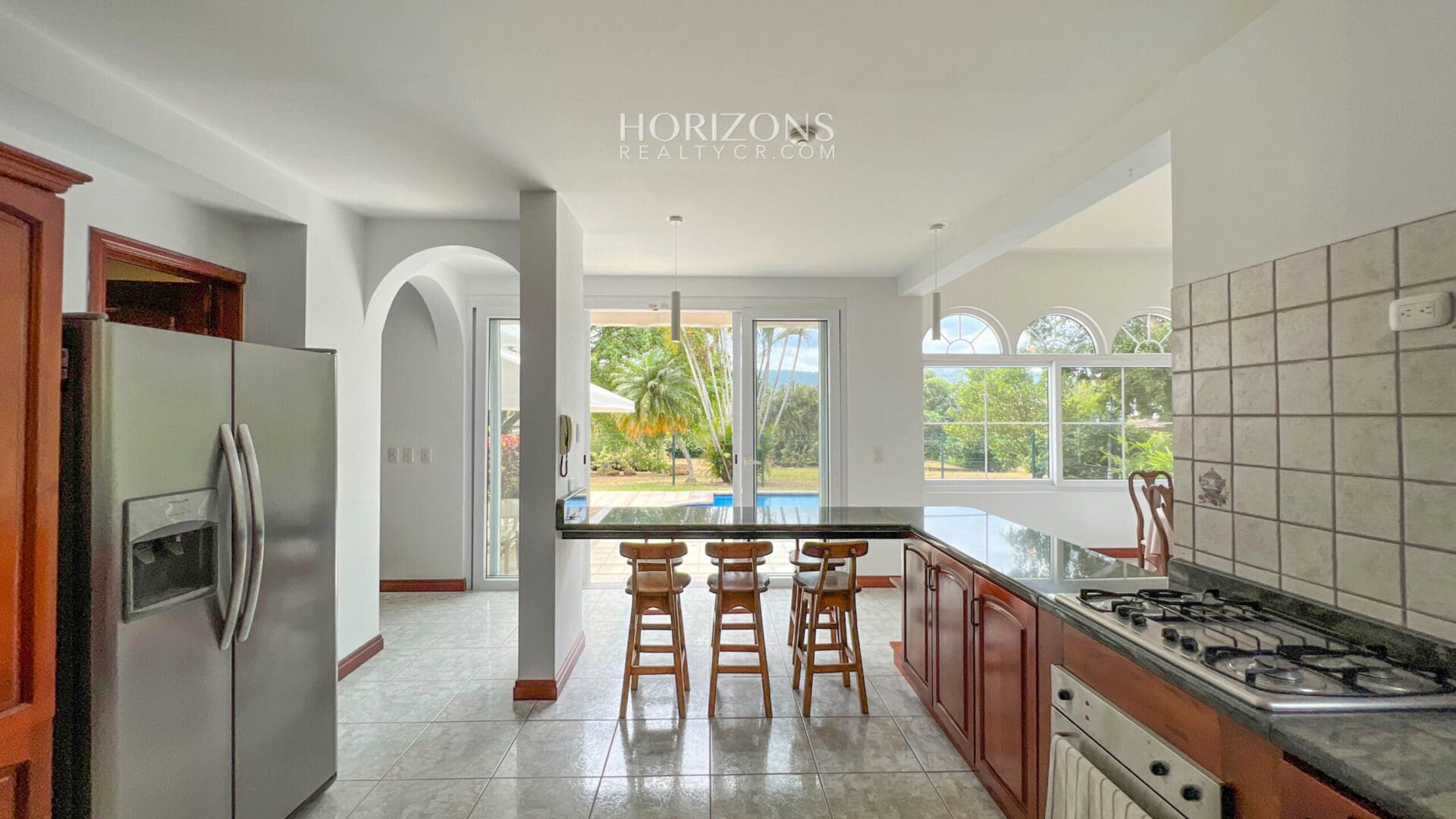 Hermosa Casa Con Piscina y 4 Habitaciones en Hacienda Los Reyes La Guácima njr50