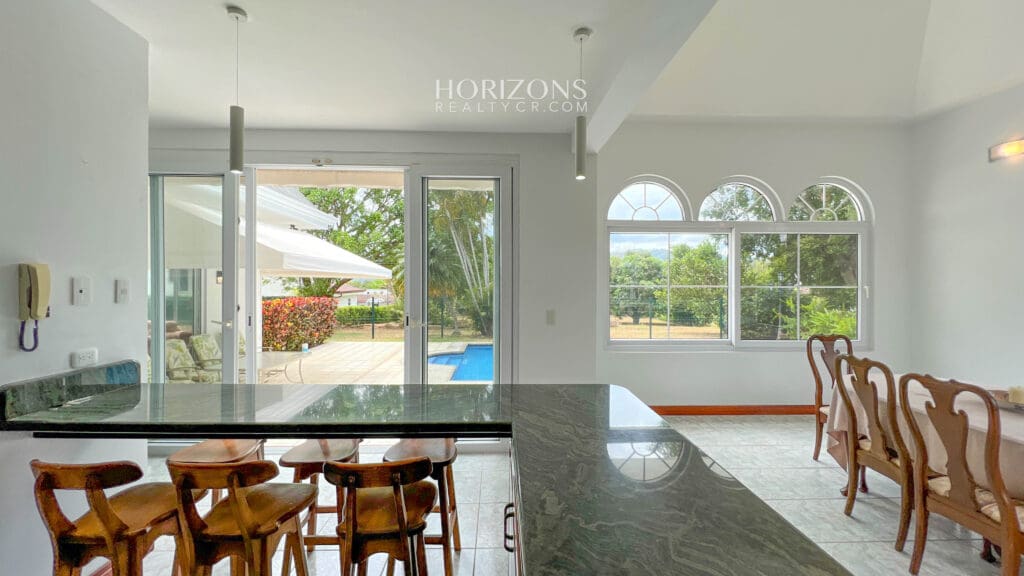 Hermosa Casa Con Piscina y 4 Habitaciones en Hacienda Los Reyes La Guácima njr50