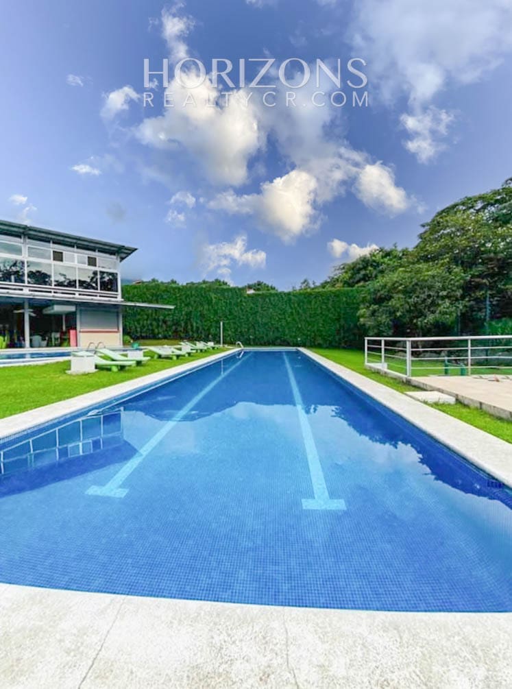 ALQUILER DE APARTAMENTO FULL AMUEBLADO EN CONDOMINIO SANTA ANA njv247