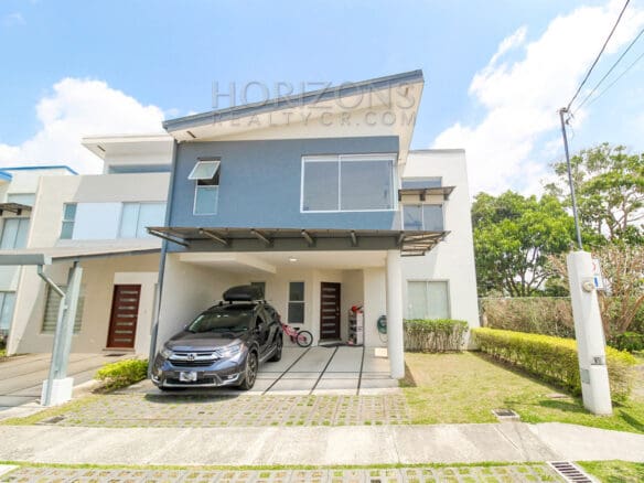 Se Vende Casa 3 Habitaciones + Oficina Y Sala Tv  En Codominio Noj945
