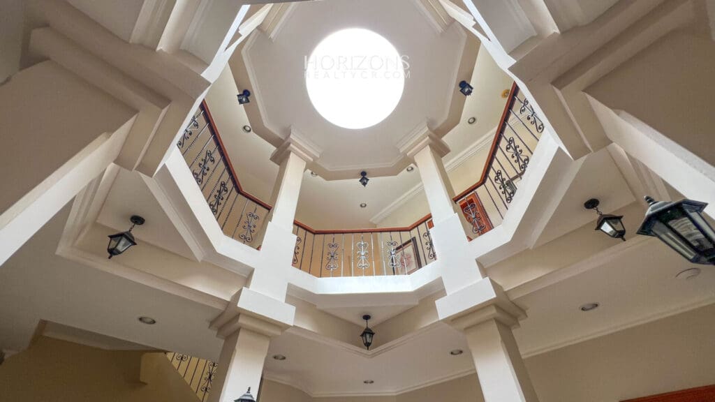Edificio de Oficinas En Venta a 50 metros del TEC instituto tecnologico Cartago hrc25