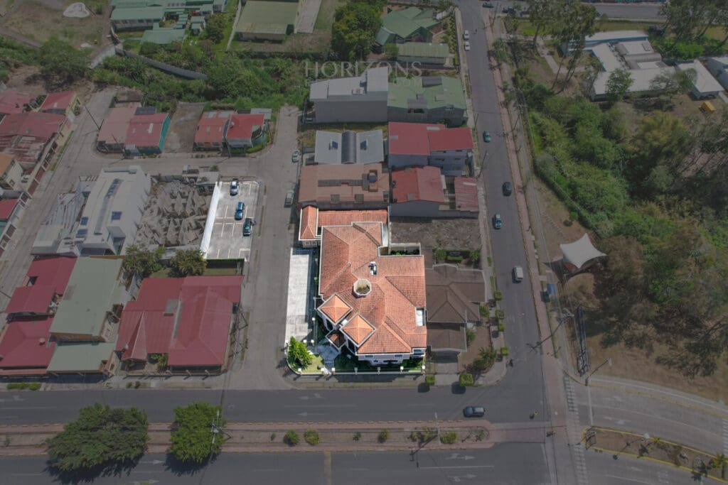 Edificio de Oficinas En Venta a 50 metros del TEC instituto tecnologico Cartago hrc25