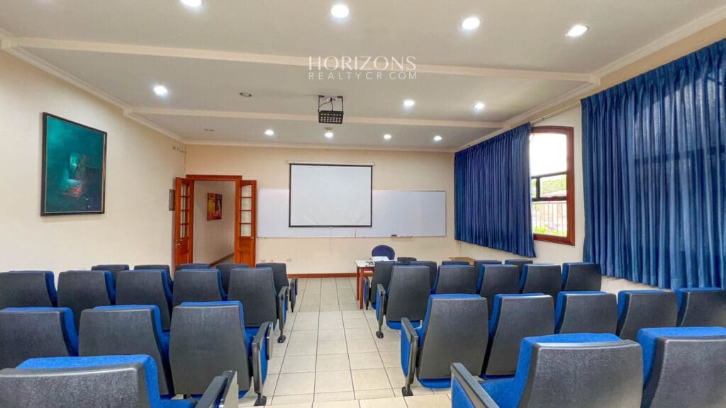Edificio de Oficinas En Venta a 50 metros del TEC instituto tecnologico Cartago hrc25