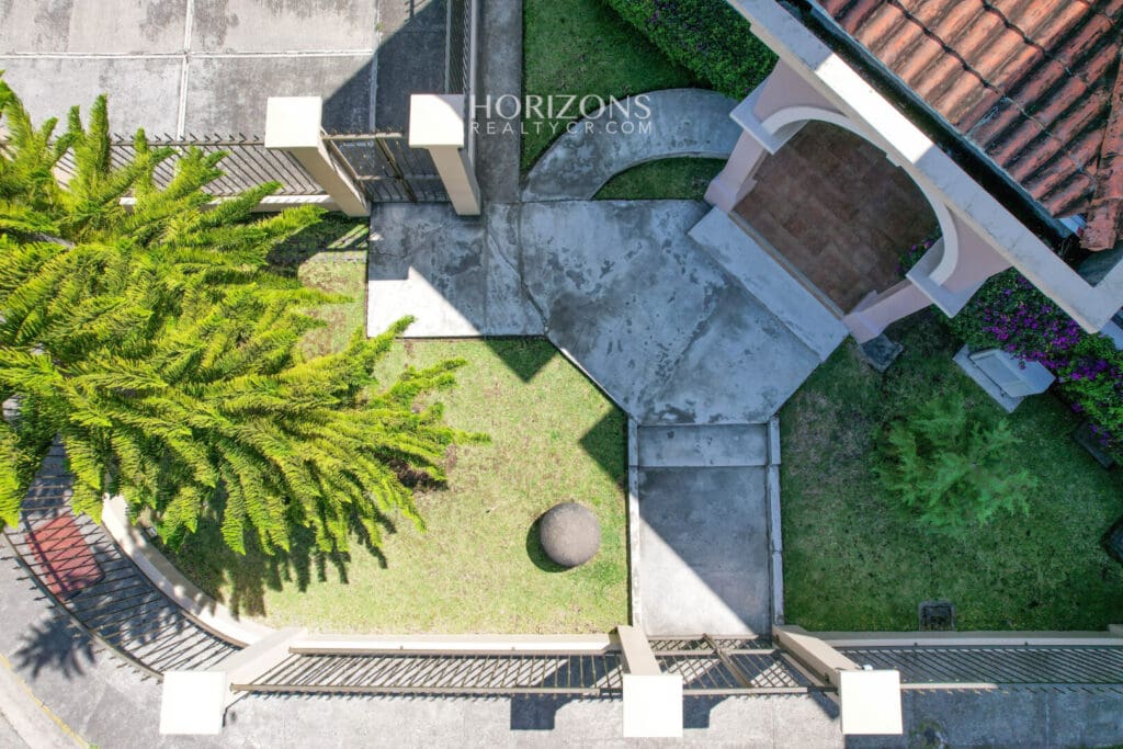 Edificio de Oficinas En Venta a 50 metros del TEC instituto tecnologico Cartago hrc25