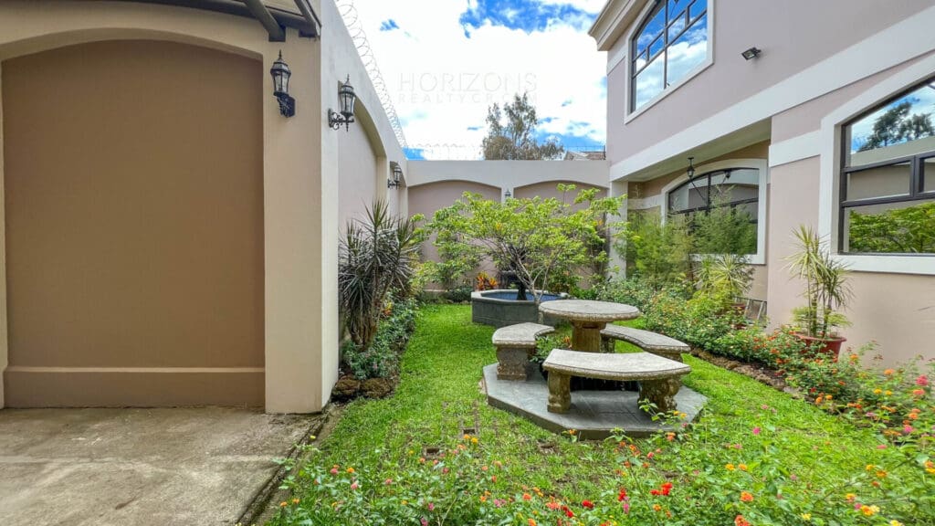 Edificio de Oficinas En Venta a 50 metros del TEC instituto tecnologico Cartago hrc25