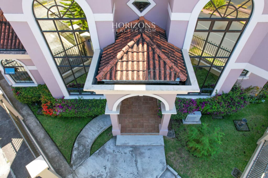 Edificio de Oficinas En Venta a 50 metros del TEC instituto tecnologico Cartago hrc25