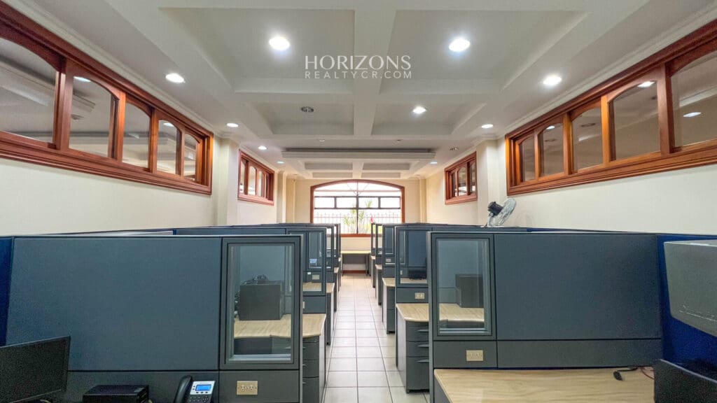 Edificio de Oficinas En Venta a 50 metros del TEC instituto tecnologico Cartago hrc25