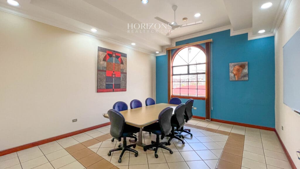 Edificio de Oficinas En Venta a 50 metros del TEC instituto tecnologico Cartago hrc25