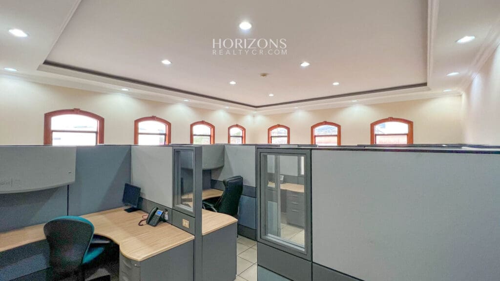 Edificio de Oficinas En Venta a 50 metros del TEC instituto tecnologico Cartago hrc25
