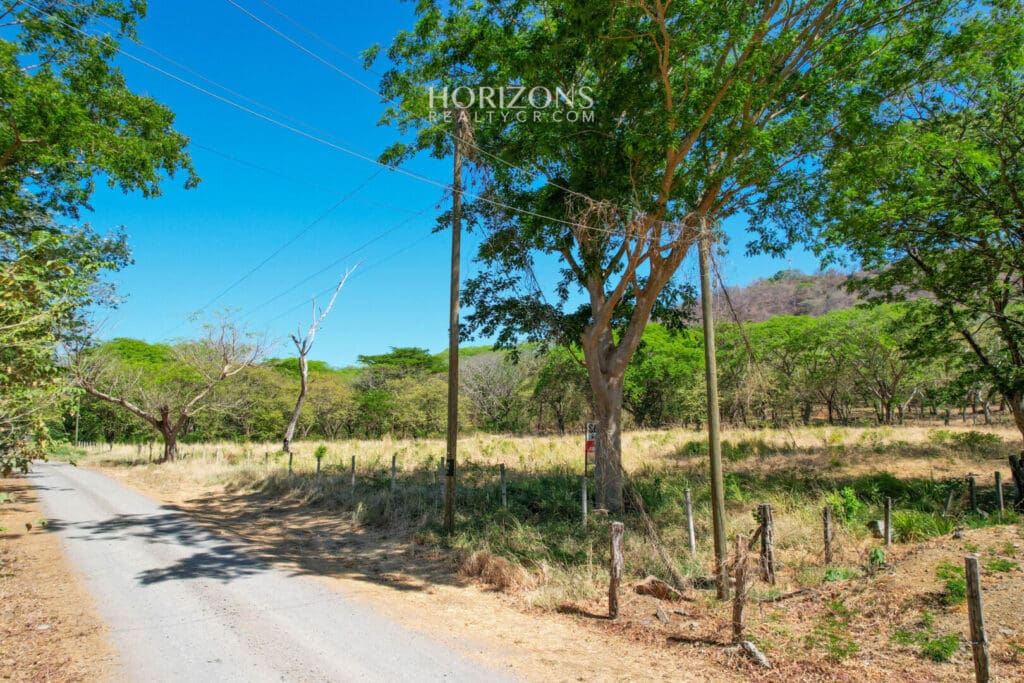 Terreno para Desarrollo de 9,707 m² en Playa Hermosa, Guanacaste – a 200 m de la Playa NJA1105
