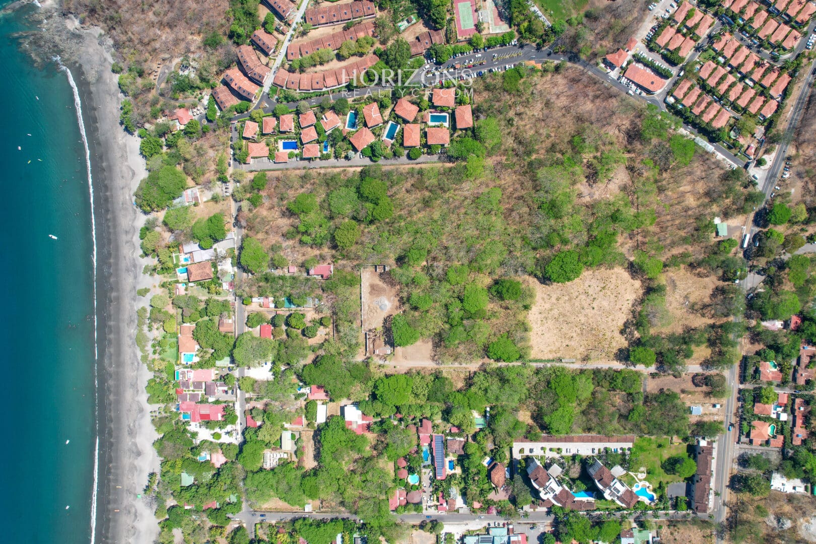 Terreno para Desarrollo de 9,707 m² en Playa Hermosa, Guanacaste – a 200 m de la Playa NJA1105