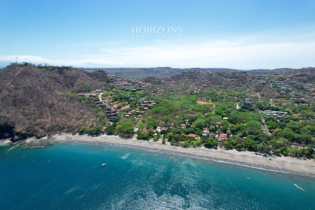 Terreno para Desarrollo de 9,707 m² en Playa Hermosa, Guanacaste – a 200 m de la Playa NJA1105