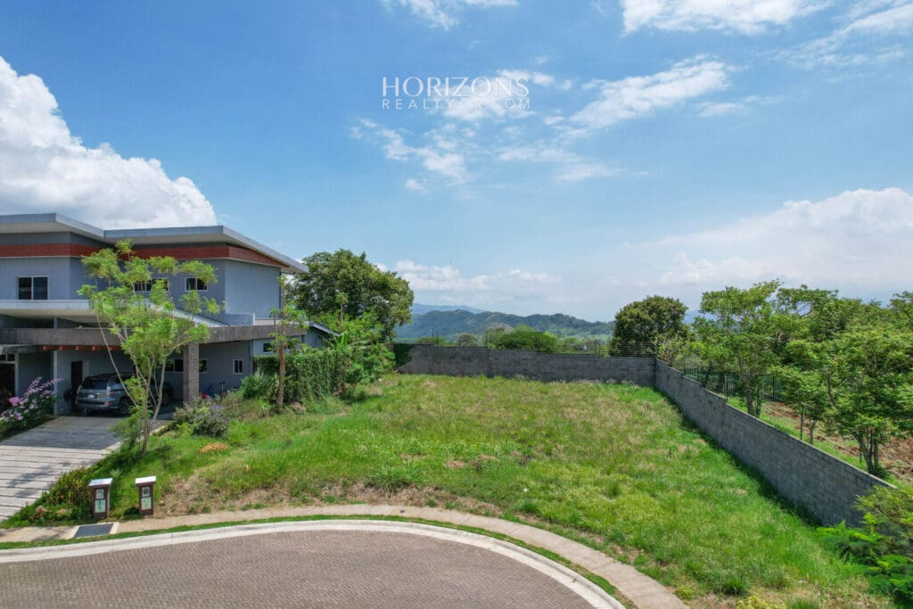 Lote en Exclusivo Condominio en La Guácima de Alajuela nja1112