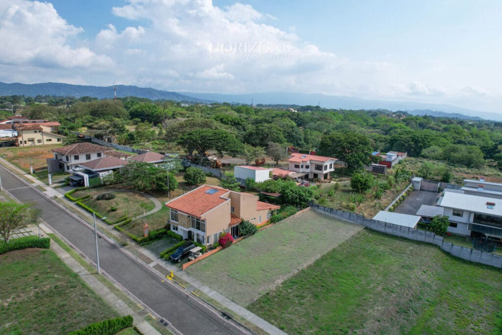 Lote De 509M2 En Venta En Condominio De La Guácima Topografía Plana Y Construcción Libre Nja1114