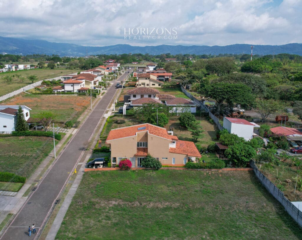 Lote de 509m2 en Venta en Condominio de La Guácima Topografía plana y construcción Libre nja1114